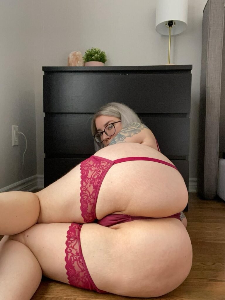 Porn Big Ass Blonde XXX Curvy THICK MILF (1)