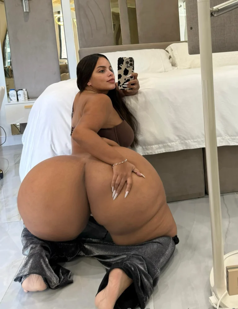 Bunda GG Porno Gordinha Rabuda dando cu e buceta! (1)