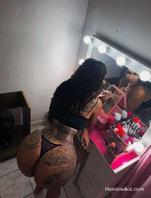 Porno cacheada rabuda cavala de shortinho socado no cuzinho! Vagabunda adora usar calcinha fio dental (3)