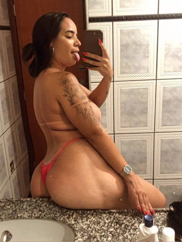 Bruna Grávida Peituda Rabuda com Bucetinha Molhada no Expediente